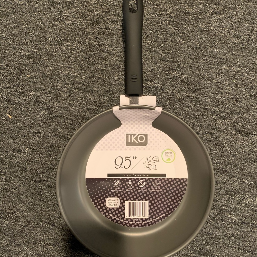 NIP. 9.5 inch heavy gauge steel non stick fry pan